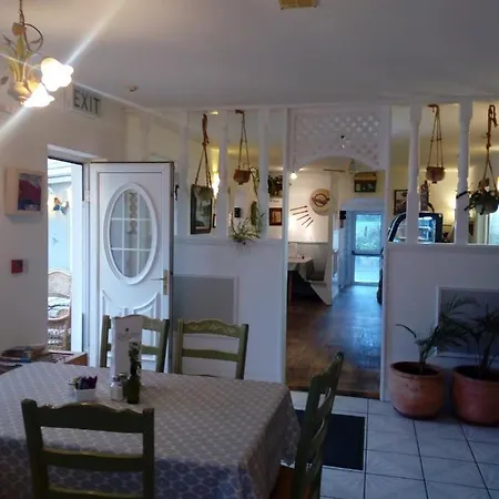 Oda ve Kahvaltı The Rose Garden And Cafe 3*