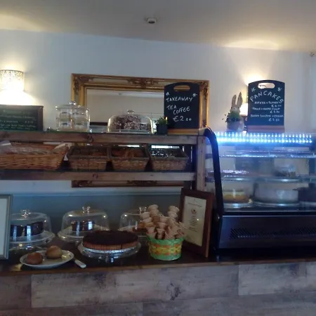 The Rose Garden And Cafe Oda ve Kahvaltı 3*